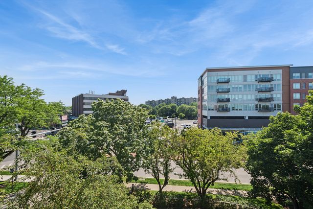 7201 N LINCOLN Avenue 403, Lincolnwood, IL 60712