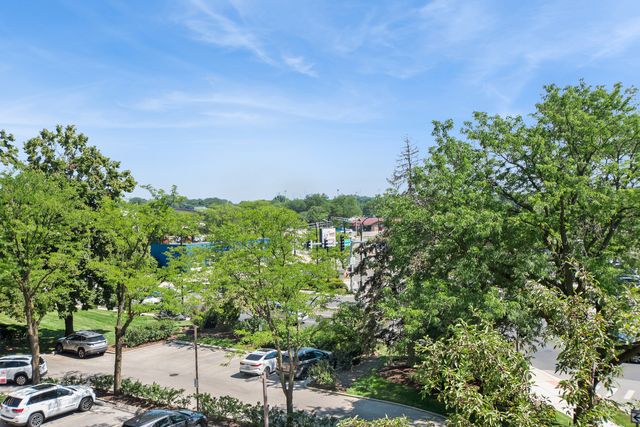 7201 N LINCOLN Avenue 403, Lincolnwood, IL 60712