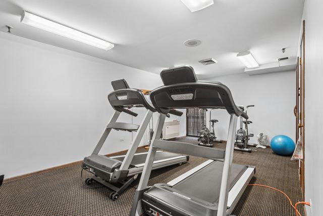 7201 N LINCOLN Avenue 403, Lincolnwood, IL 60712