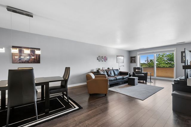7201 N LINCOLN Avenue 403, Lincolnwood, IL 60712