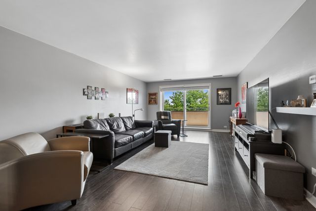 7201 N LINCOLN Avenue 403, Lincolnwood, IL 60712