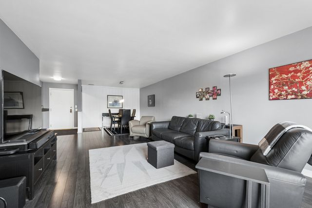 7201 N LINCOLN Avenue 403, Lincolnwood, IL 60712