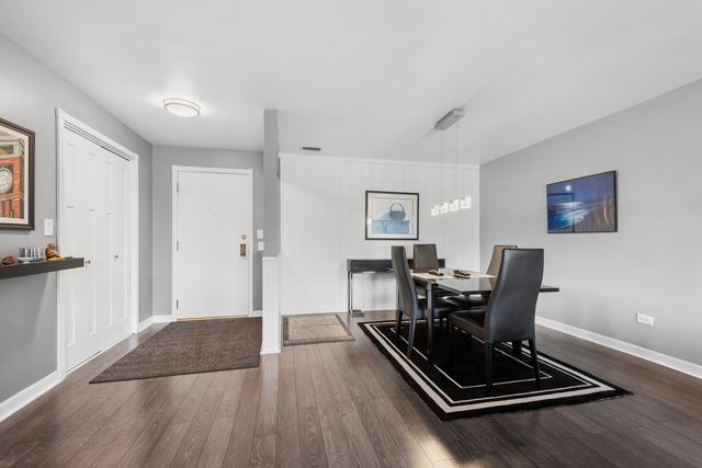 7201 N LINCOLN Avenue 403, Lincolnwood, IL 60712