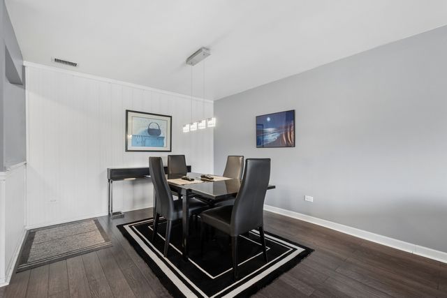7201 N LINCOLN Avenue 403, Lincolnwood, IL 60712
