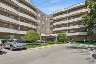 7201 N LINCOLN Avenue 403, Lincolnwood, IL 60712