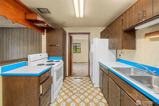 15406 12th Avenue E, Tacoma, WA 98445