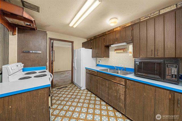 15406 12th Avenue E, Tacoma, WA 98445