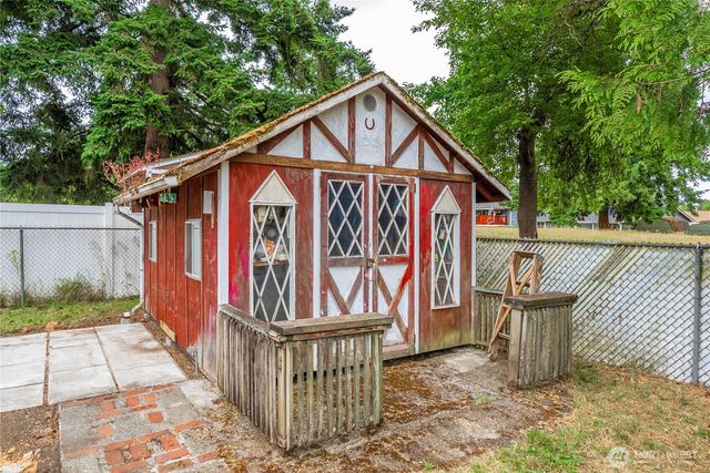 15406 12th Avenue E, Tacoma, WA 98445