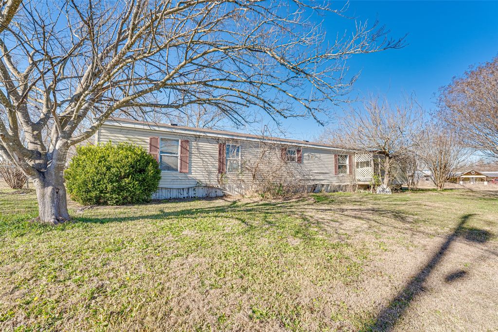 100 Zodiac Strait Road, Ferris, TX 75125