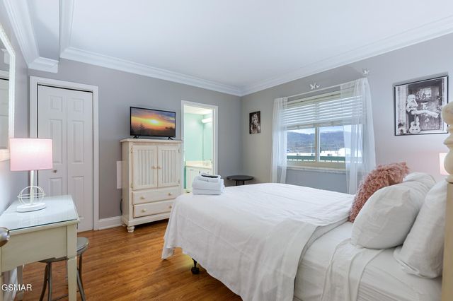 3215 N River Road, Pigeon Forge, TN 37863