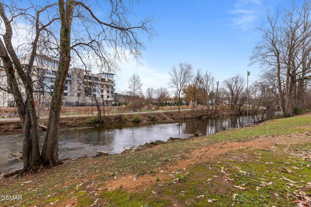 3215 N River Road, Pigeon Forge, TN 37863