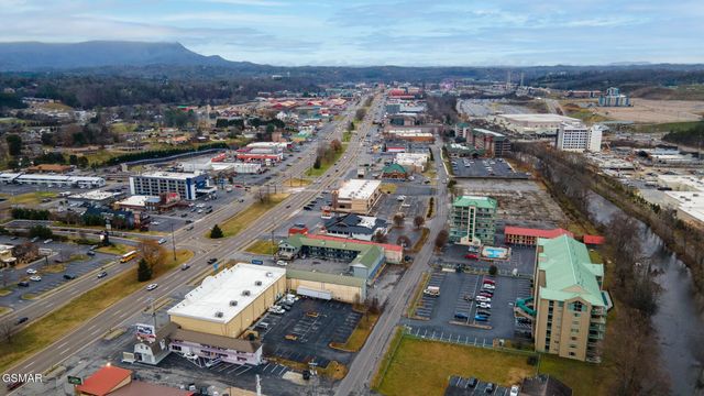 3215 N River Road, Pigeon Forge, TN 37863