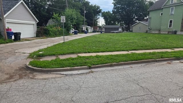 117 S PINE Street, Davenport, IA 52802