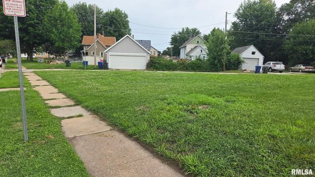 117 S PINE Street, Davenport, IA 52802