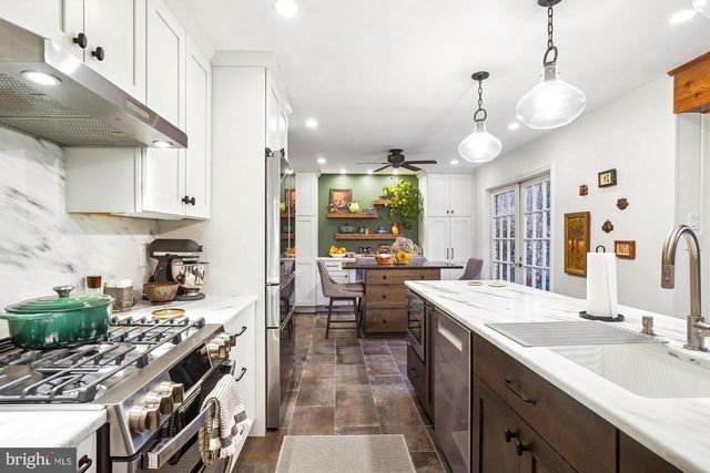 6904 OLD GATE LN, North Bethesda, MD 20852