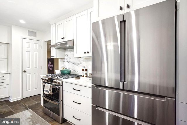 6904 OLD GATE LN, North Bethesda, MD 20852