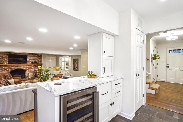 6904 OLD GATE LN, North Bethesda, MD 20852