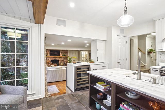 6904 OLD GATE LN, North Bethesda, MD 20852