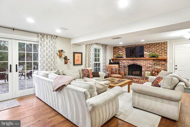 6904 OLD GATE LN, North Bethesda, MD 20852