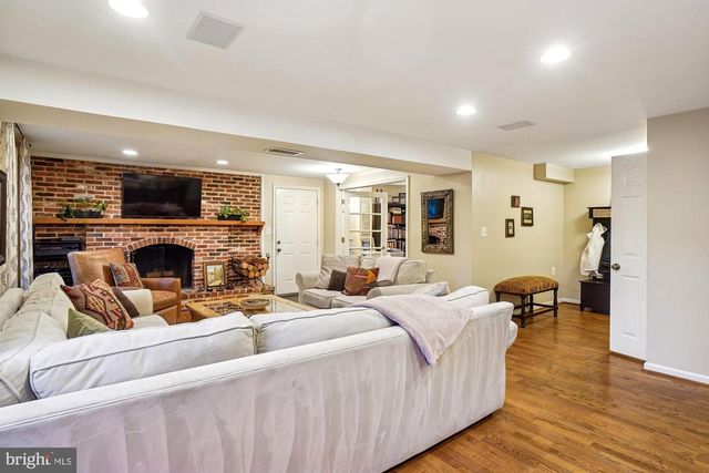 6904 OLD GATE LN, North Bethesda, MD 20852