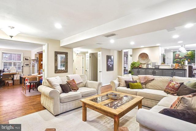 6904 OLD GATE LN, North Bethesda, MD 20852