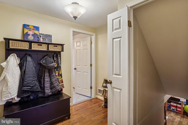 6904 OLD GATE LN, North Bethesda, MD 20852