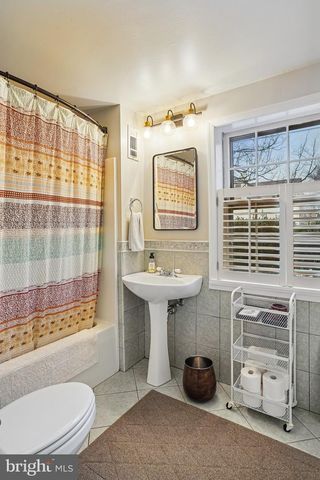 6904 OLD GATE LN, North Bethesda, MD 20852