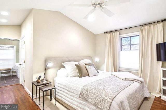 6904 OLD GATE LN, North Bethesda, MD 20852