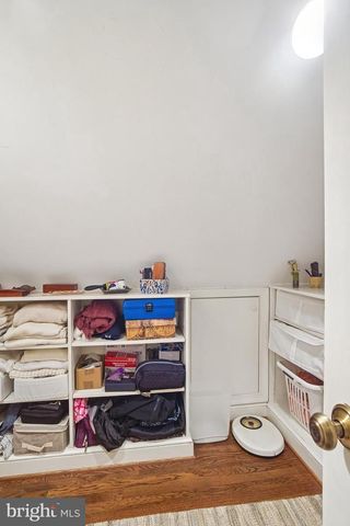 6904 OLD GATE LN, North Bethesda, MD 20852