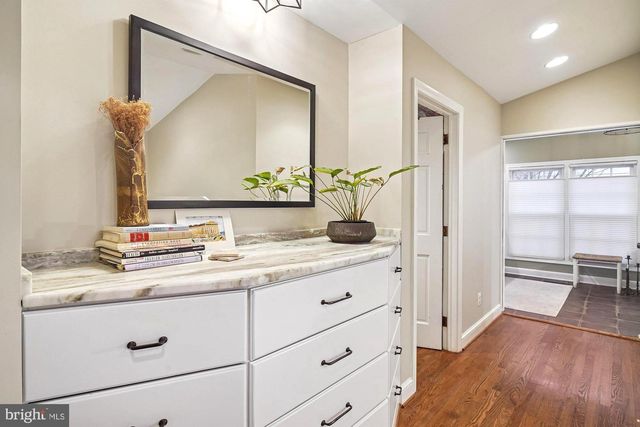 6904 OLD GATE LN, North Bethesda, MD 20852