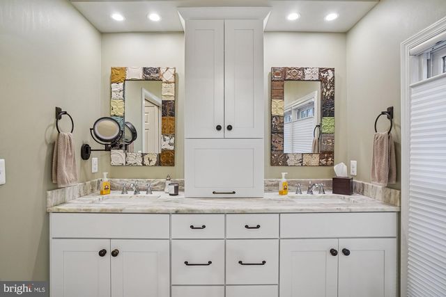 6904 OLD GATE LN, North Bethesda, MD 20852