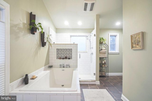 6904 OLD GATE LN, North Bethesda, MD 20852