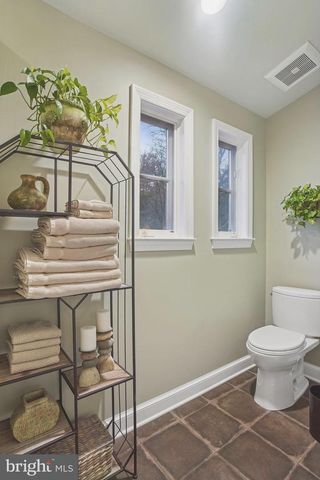 6904 OLD GATE LN, North Bethesda, MD 20852