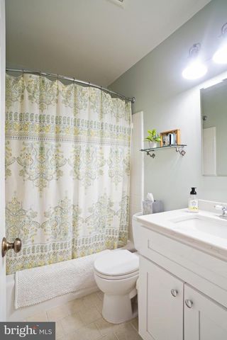 6904 OLD GATE LN, North Bethesda, MD 20852