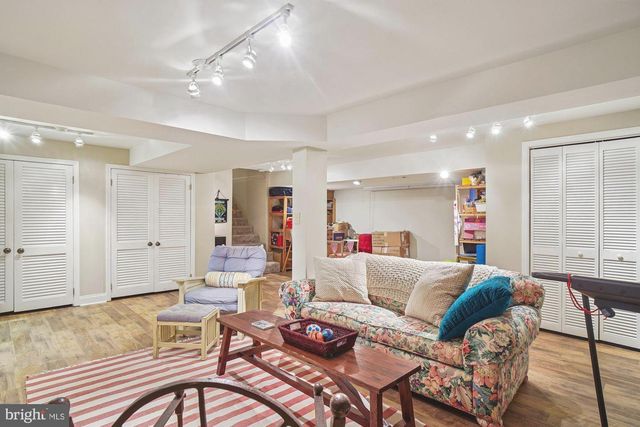 6904 OLD GATE LN, North Bethesda, MD 20852