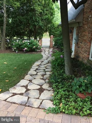 6904 OLD GATE LN, North Bethesda, MD 20852