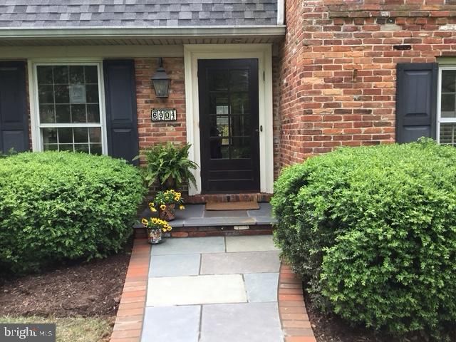 6904 OLD GATE LN, North Bethesda, MD 20852