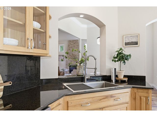 3333 RIVERPLACE Dr, Eugene, OR 97401
