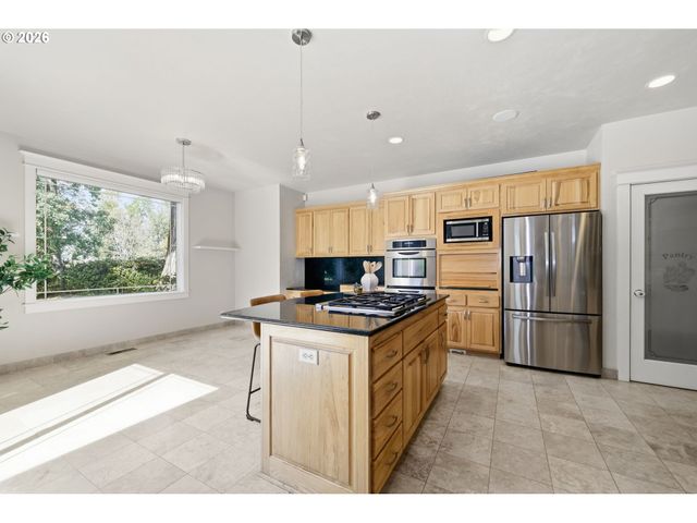 3333 RIVERPLACE Dr, Eugene, OR 97401