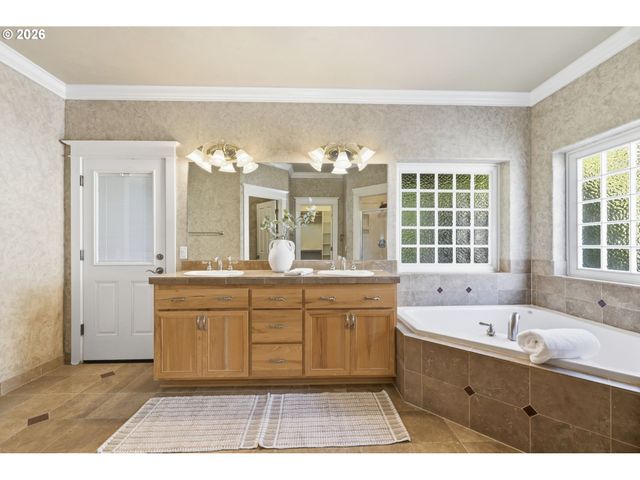 3333 RIVERPLACE Dr, Eugene, OR 97401