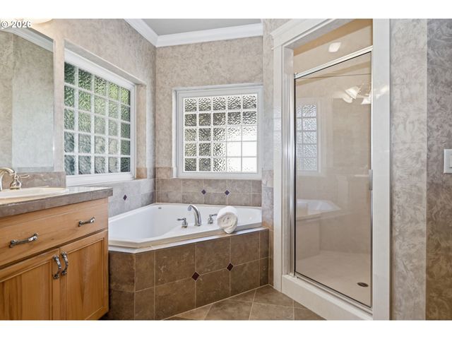 3333 RIVERPLACE Dr, Eugene, OR 97401