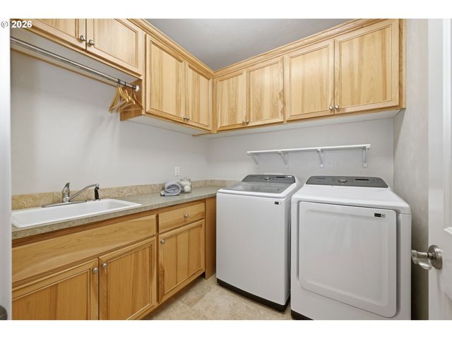 3333 RIVERPLACE Dr, Eugene, OR 97401