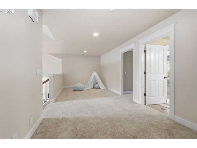3333 RIVERPLACE Dr, Eugene, OR 97401