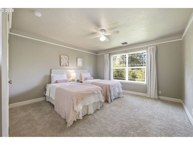 3333 RIVERPLACE Dr, Eugene, OR 97401
