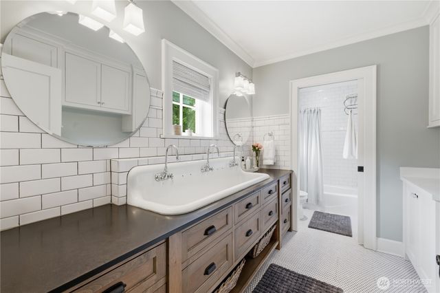 3127 Broadway E, Seattle, WA 98102