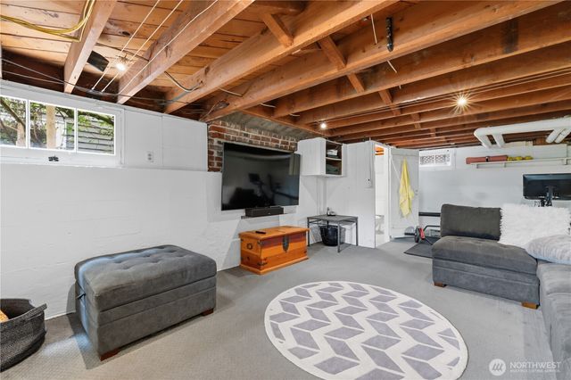 3127 Broadway E, Seattle, WA 98102