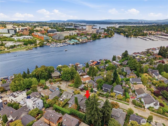 3127 Broadway E, Seattle, WA 98102