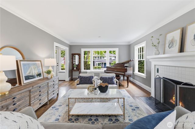 3127 Broadway E, Seattle, WA 98102