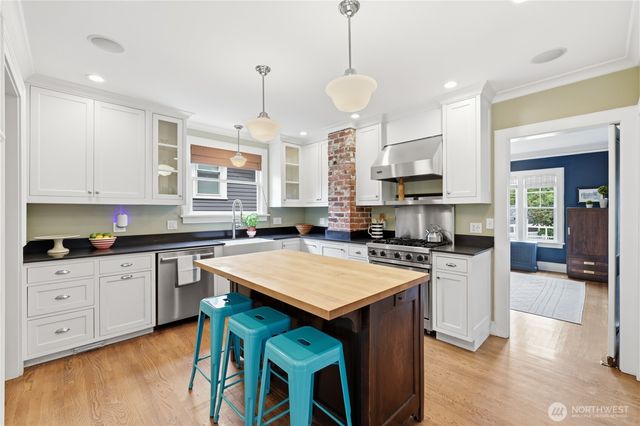 3127 Broadway E, Seattle, WA 98102