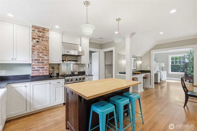 3127 Broadway E, Seattle, WA 98102